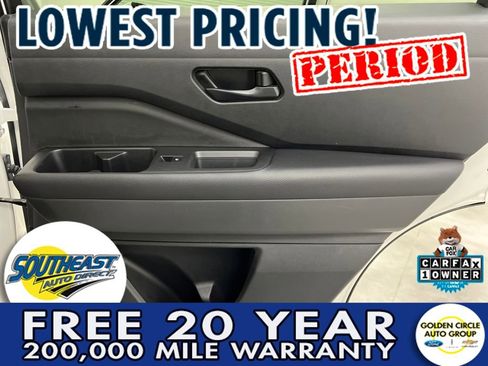 Used 2025 Nissan Pathfinder SV image 19