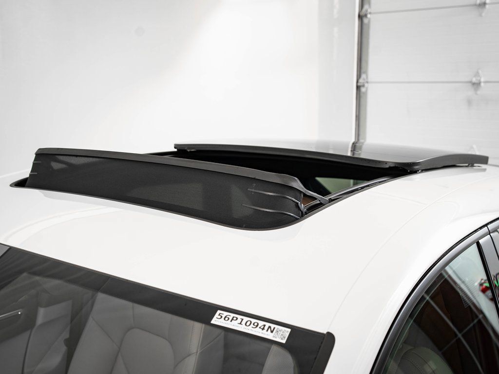 Certified 2026 Porsche Macan AWD/4WD image 15