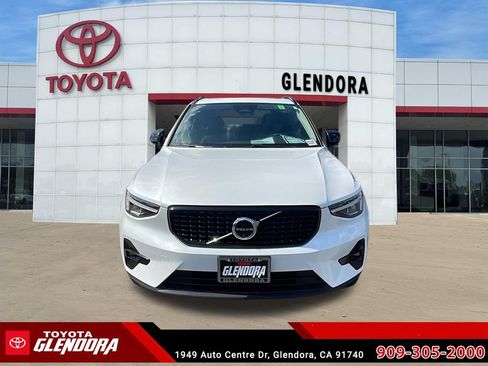 Used 2025 Volvo XC40 B5 Plus AWD/4WD image 8