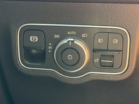 Used 2023 Mercedes-Benz GLB 250 image 25