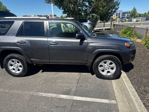 Certified 2022 Toyota 4Runner SR5 RWD image 22