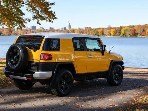Used 2007 Toyota FJ Cruiser 2WD image 4