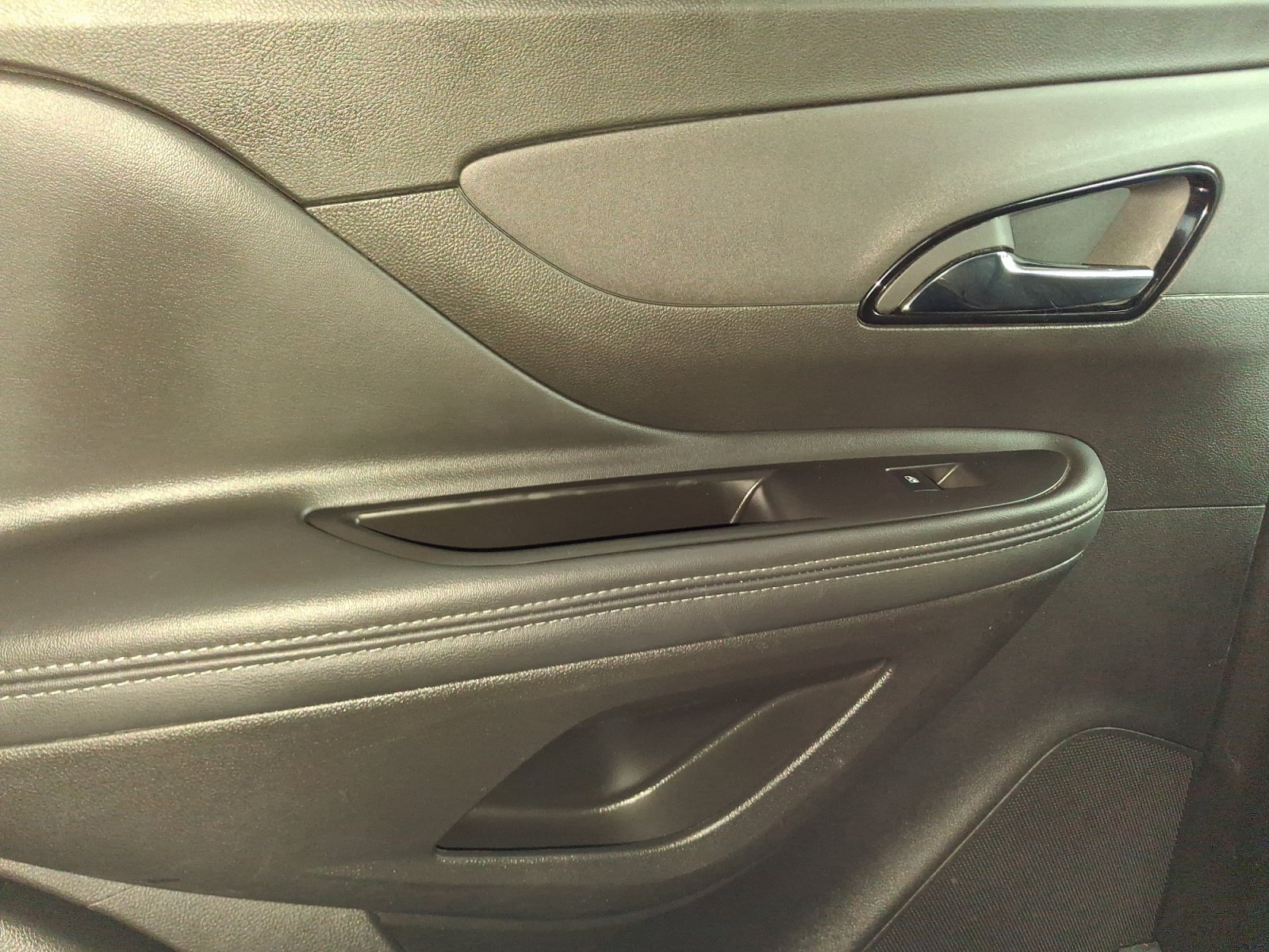 Used 2020 Buick Encore Preferred w/ Safety Package FWD image 19