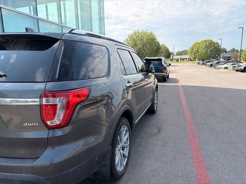Used 2017 Ford Explorer Limited w/ Equipment Group 301A AWD/4WD image 2
