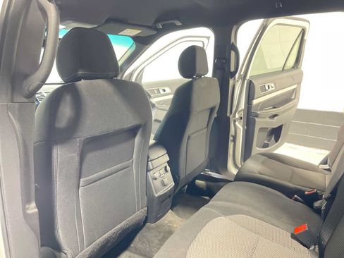 Used 2016 Ford Explorer XLT w/ Equipment Group 201A AWD/4WD image 12
