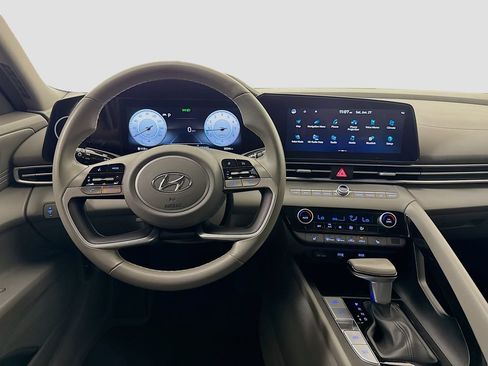 Used 2023 Hyundai Elantra SEL w/ Convenience Package FWD image 21