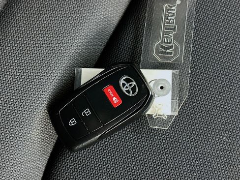 Used 2024 Toyota Corolla Cross LE image 33