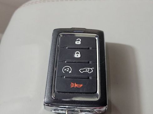 Used 2023 Jeep Grand Cherokee L Overland w/ Advanced Protech Group III image 27