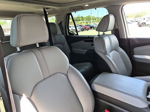 Used 2025 Honda Pilot Touring image 36