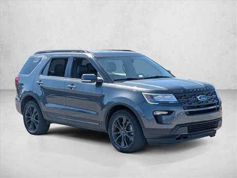 Used 2019 Ford Explorer XLT w/ Equipment Group 202A image 3