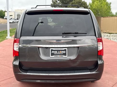Used 2015 Chrysler Town & Country Touring-L w/ Driver Convenience Group FWD image 6