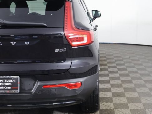 Used 2024 Volvo XC40 B5 Plus image 17