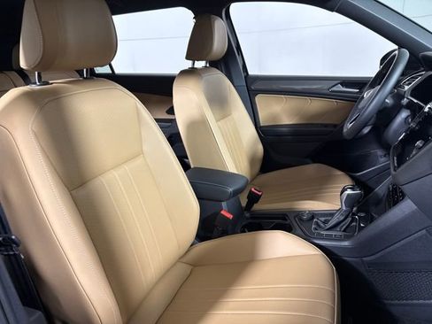 Used 2024 Volkswagen Tiguan SE image 10