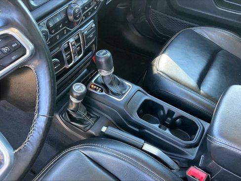 Used 2019 Jeep Wrangler Unlimited Sahara AWD/4WD image 15