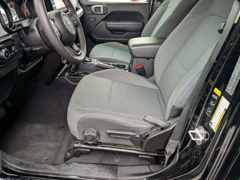 Used 2025 Jeep Wrangler Unlimited Sport AWD/4WD image 10