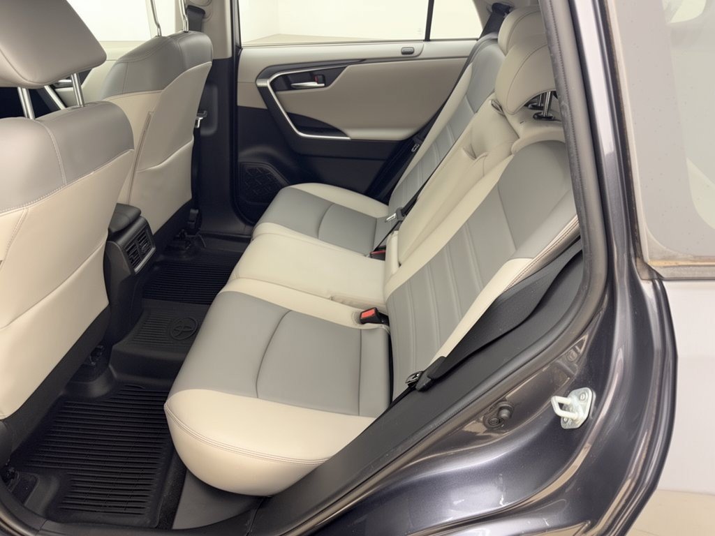 Used 2019 Toyota RAV4 XLE Premium FWD image 25