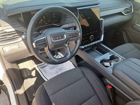 Used 2025 GMC Acadia Elevation image 17