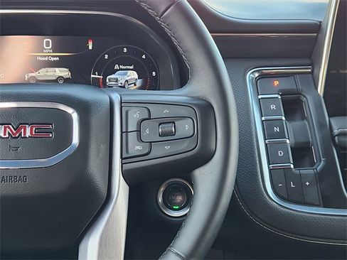 Used 2024 GMC Yukon XL SLT w/ SLT Luxury Package image 29