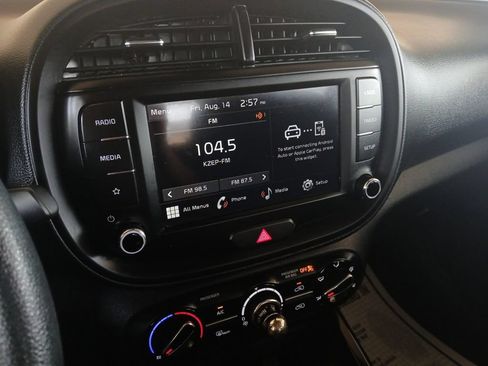 Used 2025 Kia Soul LX w/ LX Technology Package FWD image 22