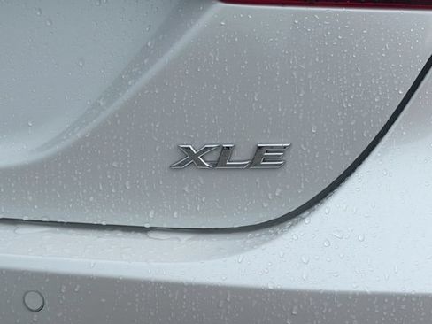 Used 2018 Toyota Camry XLE FWD image 43