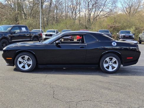 Used 2023 Dodge Challenger SXT image 6
