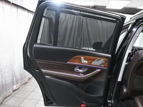 Used 2023 Mercedes-Benz GLS 450 4MATIC image 11