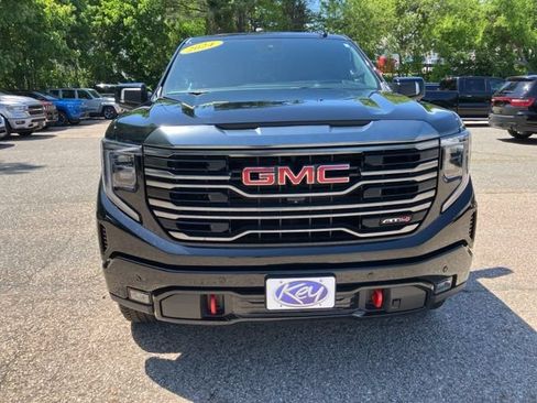 Used 2024 GMC Sierra 1500 AT4 w/ Technology Package AWD/4WD image 8