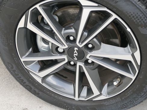 Used 2023 Kia Forte LXS image 11