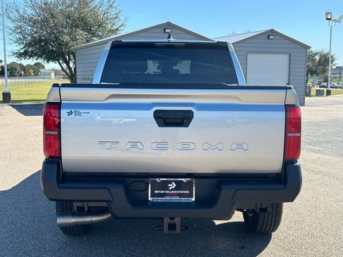 Used 2025 Toyota Tacoma SR image 5