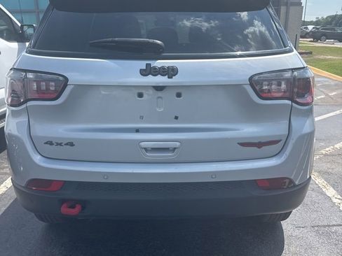 Used 2025 Jeep Compass Trailhawk AWD/4WD image 5