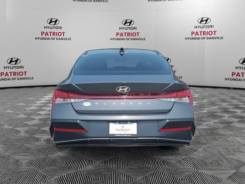 Used 2024 Hyundai Elantra SEL w/ Convenience Package FWD image 4