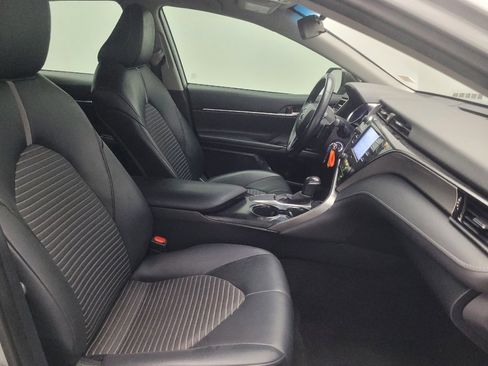 Used 2020 Toyota Camry SE FWD image 21
