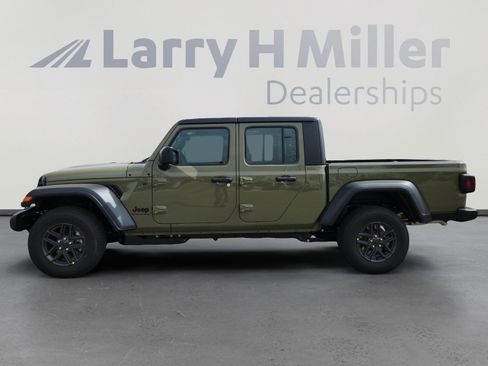 New 2026 Jeep Gladiator Sport AWD/4WD image 3