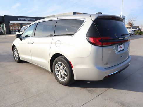 New 2026 Chrysler Pacifica Select image 24
