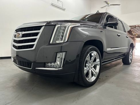 Used 2018 Cadillac Escalade ESV Premium Luxury RWD image 24