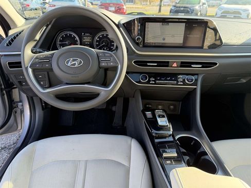 Used 2023 Hyundai Sonata SEL w/ Preferred Accessory Package image 2
