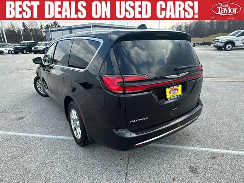 Used 2024 Chrysler Pacifica Touring-L FWD image 6