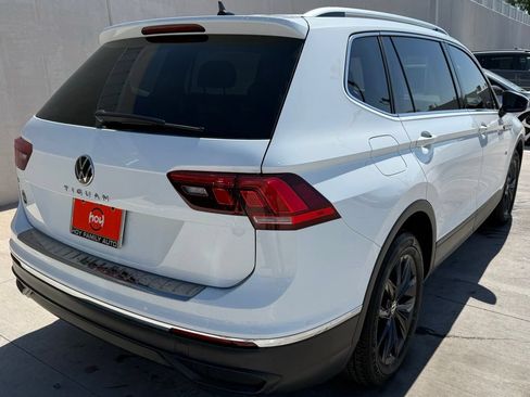 Certified 2024 Volkswagen Tiguan SE w/ Panoramic Sunroof Package FWD image 8