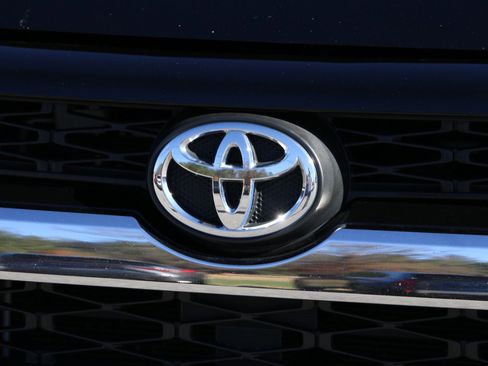 Used 2017 Toyota 4Runner Limited image 12