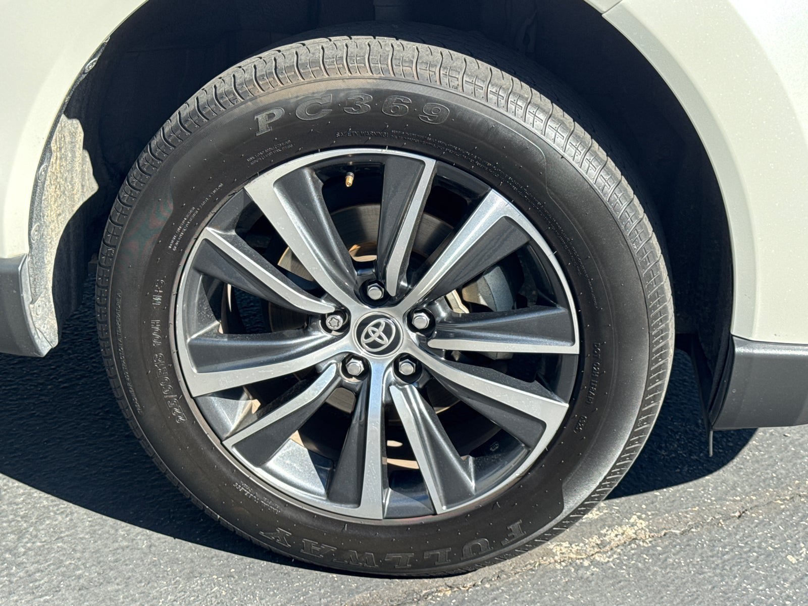 Used 2021 Toyota Venza LE w/ Carpet Mat Package (TMS) AWD/4WD image 6