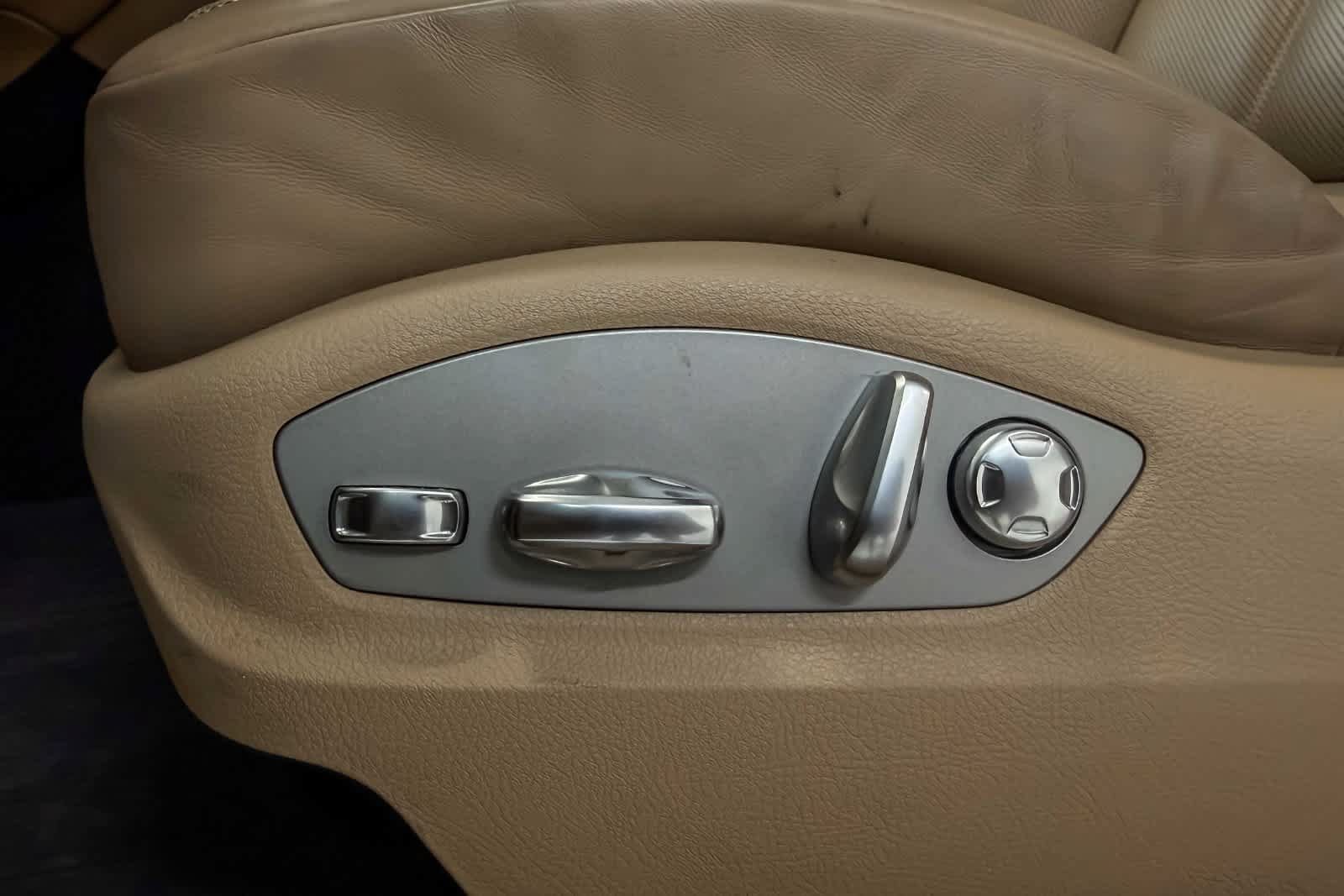 Certified 2023 Porsche Macan AWD/4WD image 23