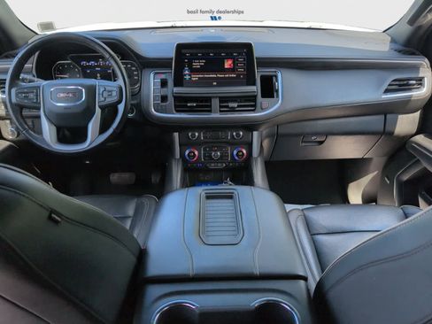 Used 2021 GMC Yukon SLT w/ SLT Premium Package image 13