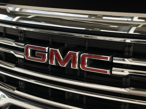 Used 2023 GMC Acadia SLE w/ Driver Convenience Package image 33