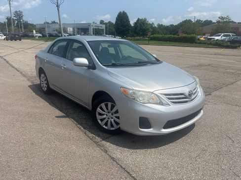 Used 2013 Toyota Corolla LE FWD image 18