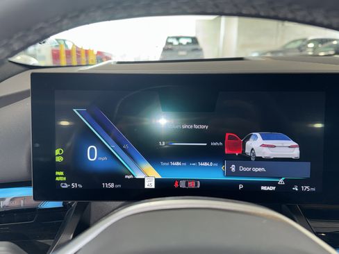 Used 2025 BMW i5 eDrive40i w/ Premium Package RWD image 25