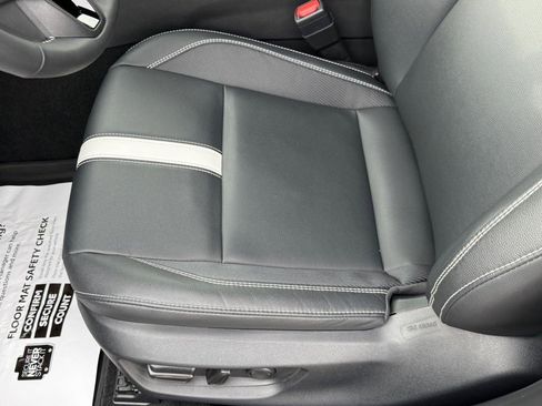 Certified 2025 Toyota Camry SE w/ Convenience Package image 16