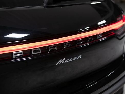 Certified 2024 Porsche Macan image 36