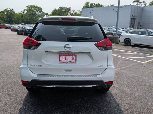 Used 2017 Nissan Rogue S w/ Appearance Package AWD/4WD image 4