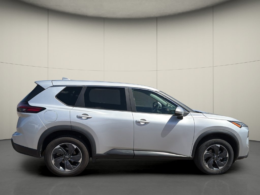 Used 2024 Nissan Rogue SV FWD image 8
