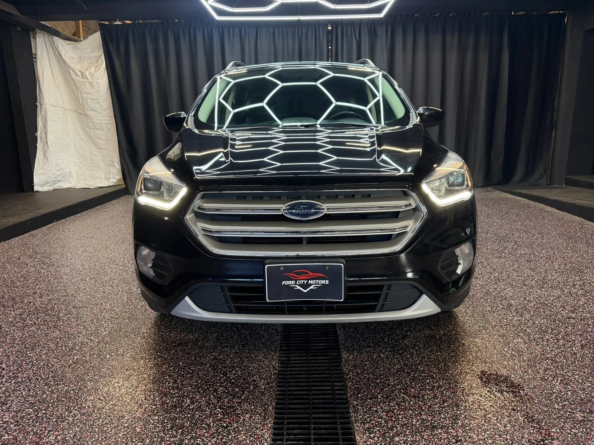 Used 2019 Ford Escape SEL FWD image 2